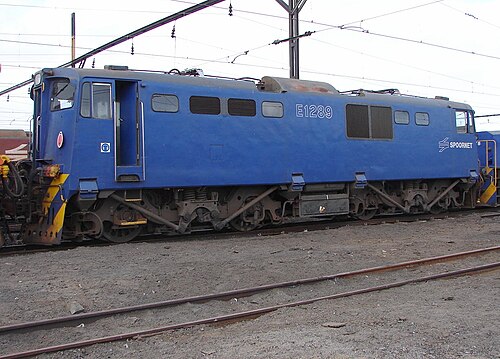 No. E1289 in Spoornet's blue livery with outline numbers at Bayhead Depot, Durban, 11 August 2007