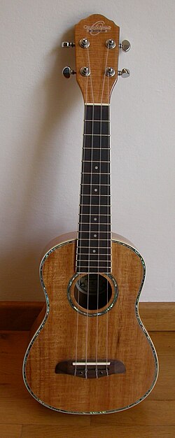 File:Ukulele Oscar Schmidt OU5.jpg