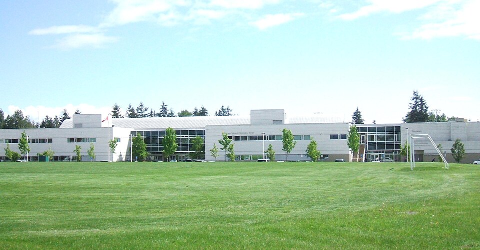 File:Princess Margaret Secondary (on 72 Avenue).jpg
