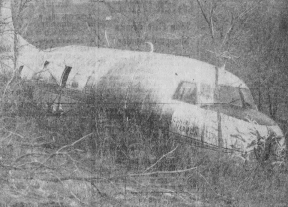 File:AA327 Crash Photo 1957-01-07 front view.jpg