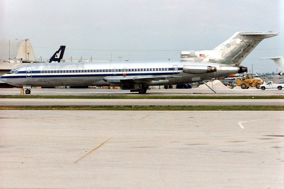 File:Boeing 727-223(F) AN0207788.jpg