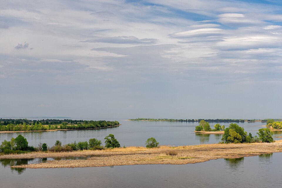 File:Bolgar. Volga River P5181930 2200.jpg