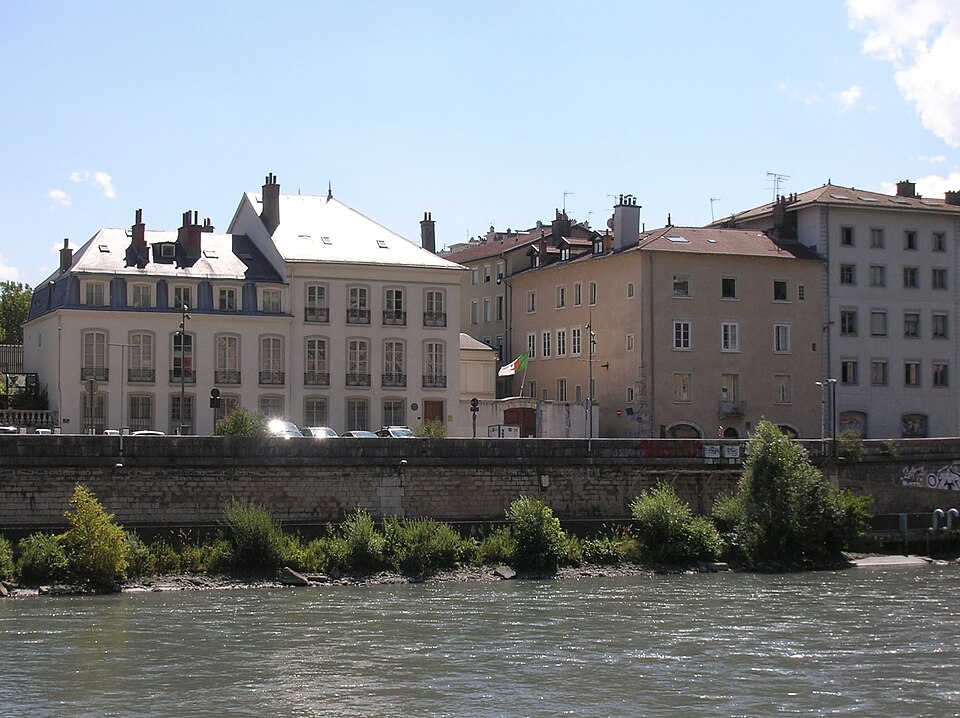 File:Grenoble été2017 abc87 Consulat Algerie.jpg