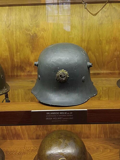 File:Irish Vickers Helmet Pt 1927.jpg