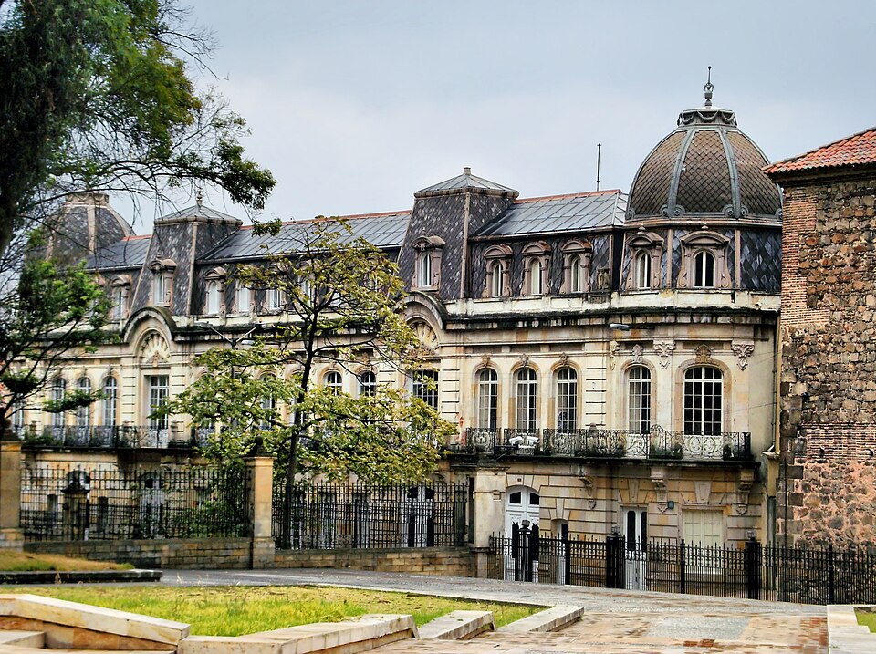 File:Palacio Echeverry 1.jpg