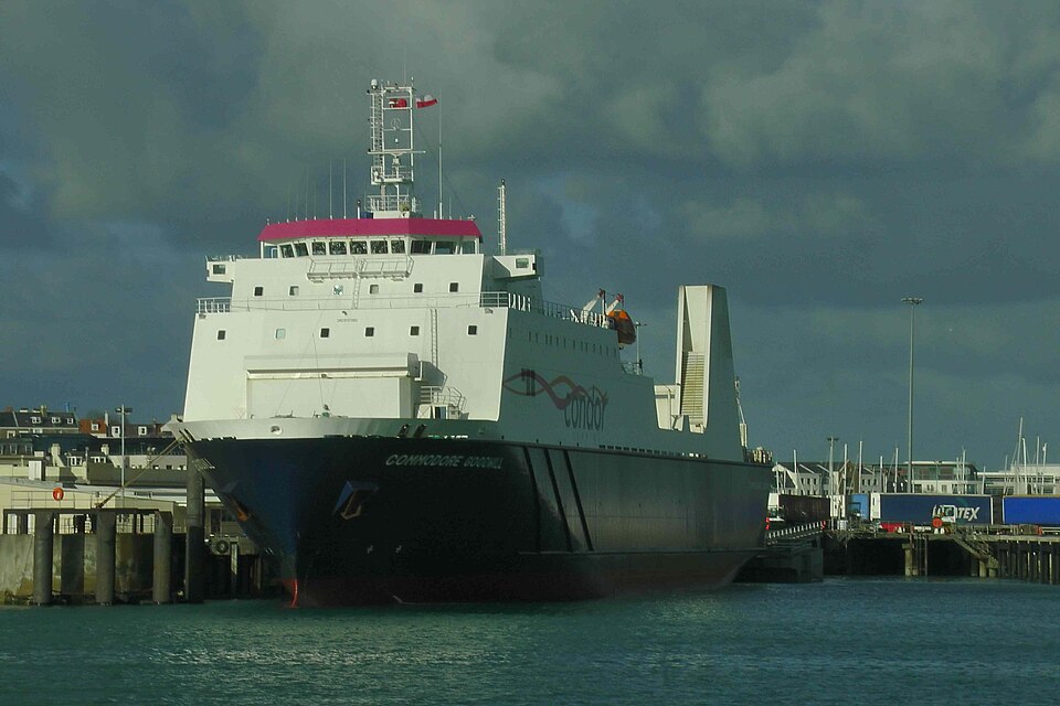 File:Commodore Goodwill Guernsey.jpg
