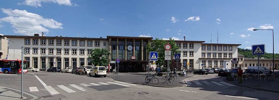 File:Trier Hauptbahnhof.jpg