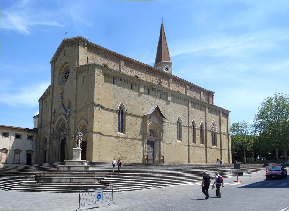 File:Arezzo-catedral.jpg