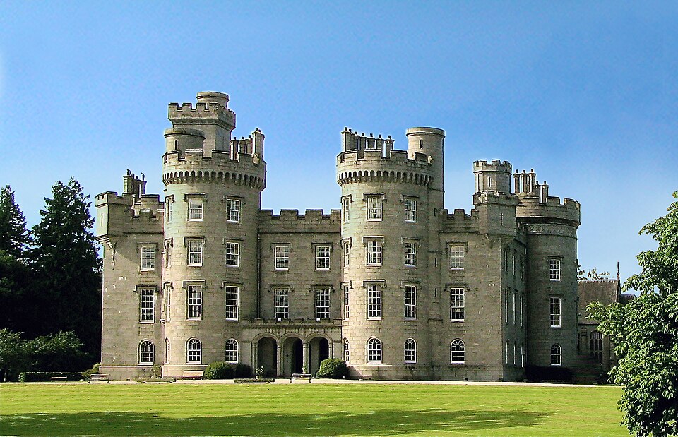 File:Cluny Castle front view.jpg
