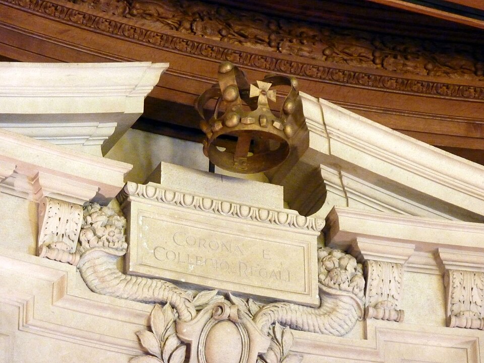 File:ColumbiaKingsCrown.jpg