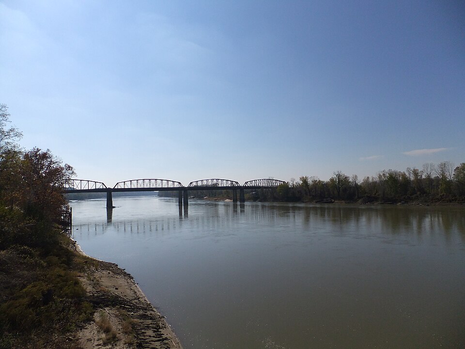 File:Missouri River @ Glasgow (8414692574).jpg