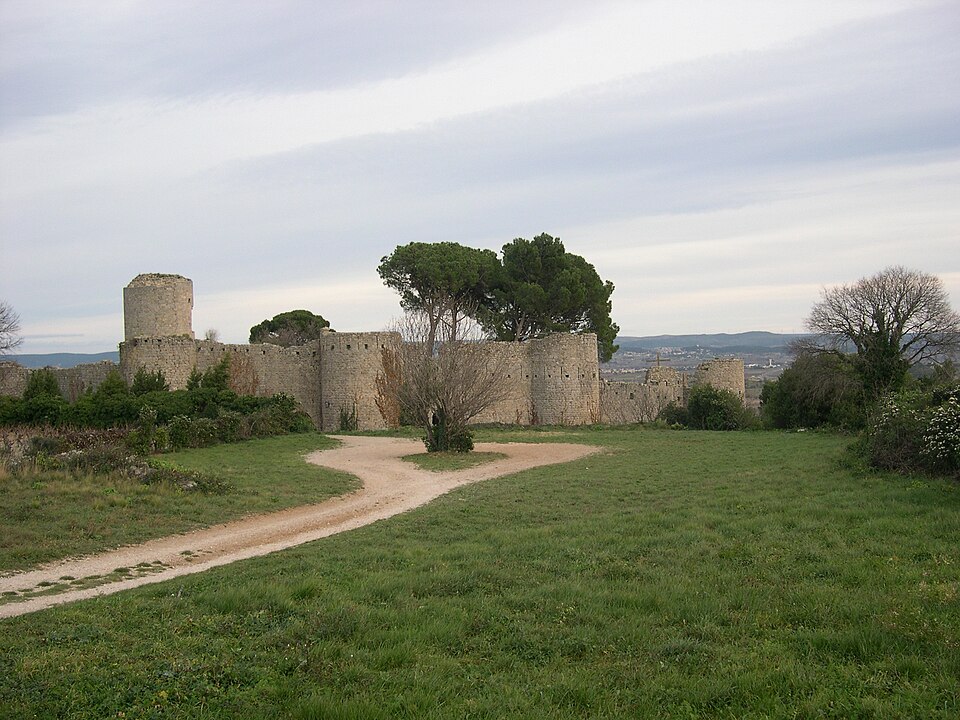 File:Clermont-l'Hérault chateau.JPG