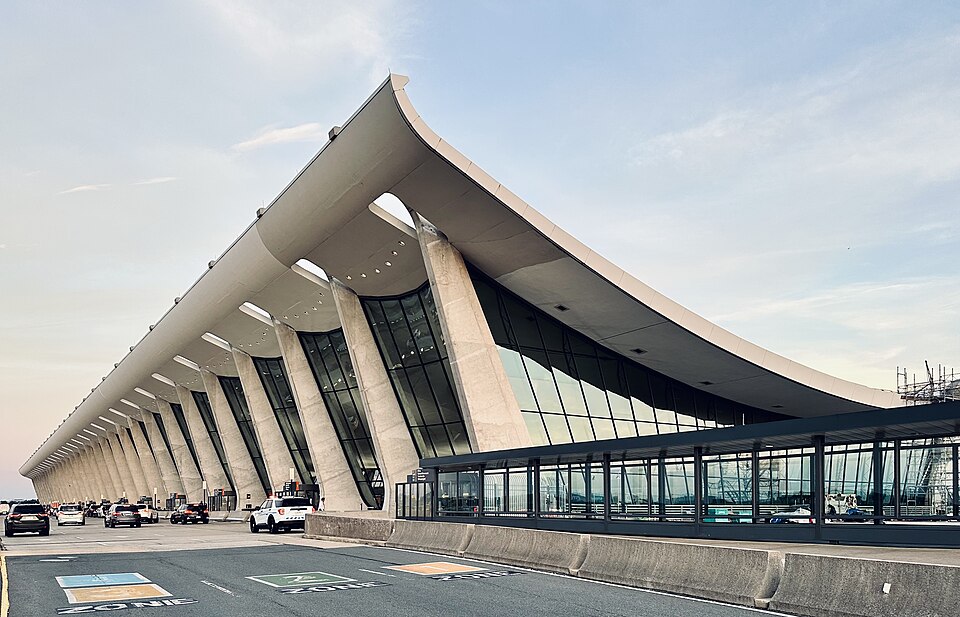 File:Dulles Terminal - 2.jpg
