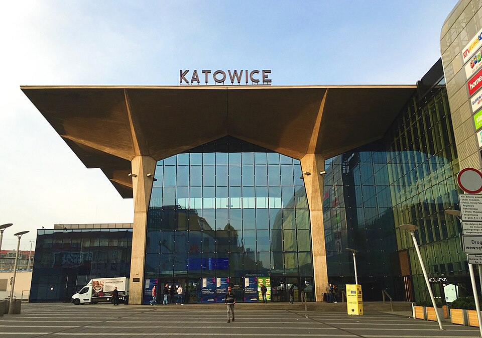 File:Katowice Train Station.jpg