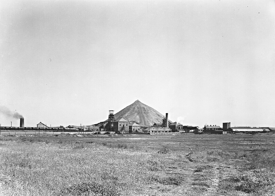 File:Washington 'F' Colliery (15061535589).jpg