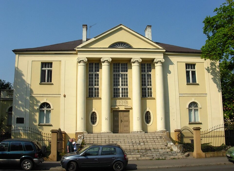 File:Aleja Ossolińskich 7 willa NIK.jpg