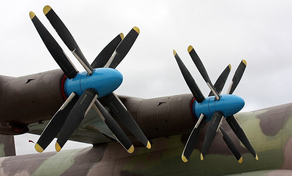 File:Antonov An-22A on the MAKS-2009 (04).jpg