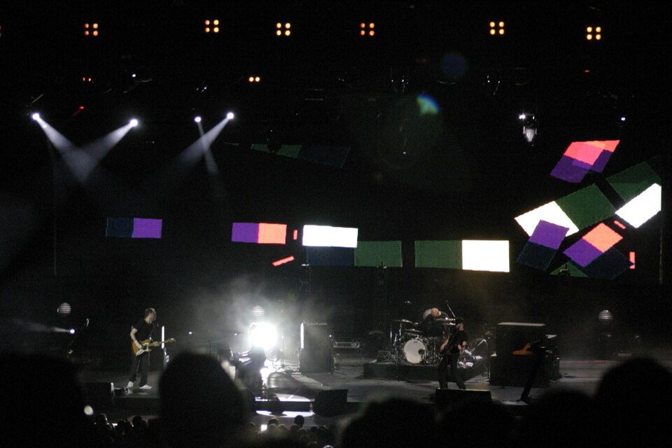 File:Coldplay performing Clocks.jpg