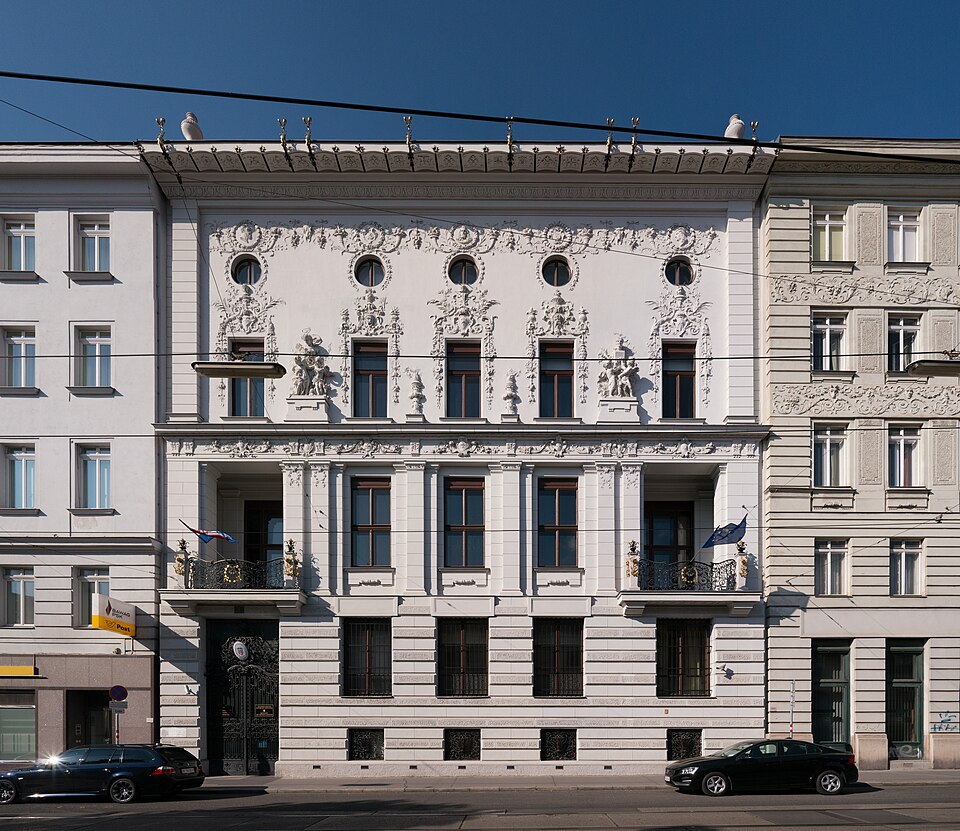 File:Palais Hoyos Ansicht 2.jpg