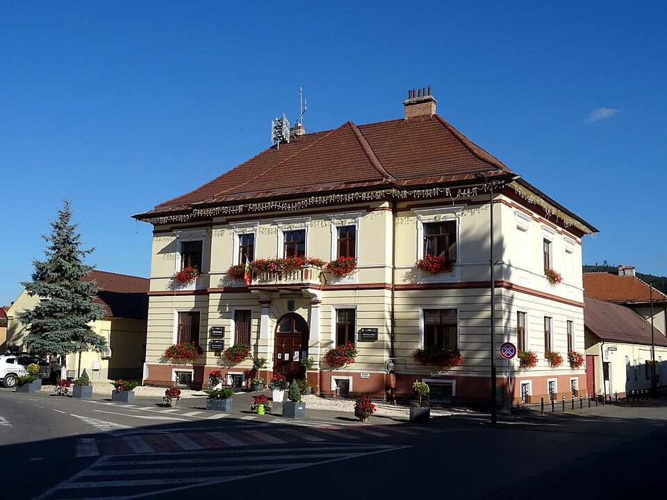 File:RO BV Cristian town hall.jpg