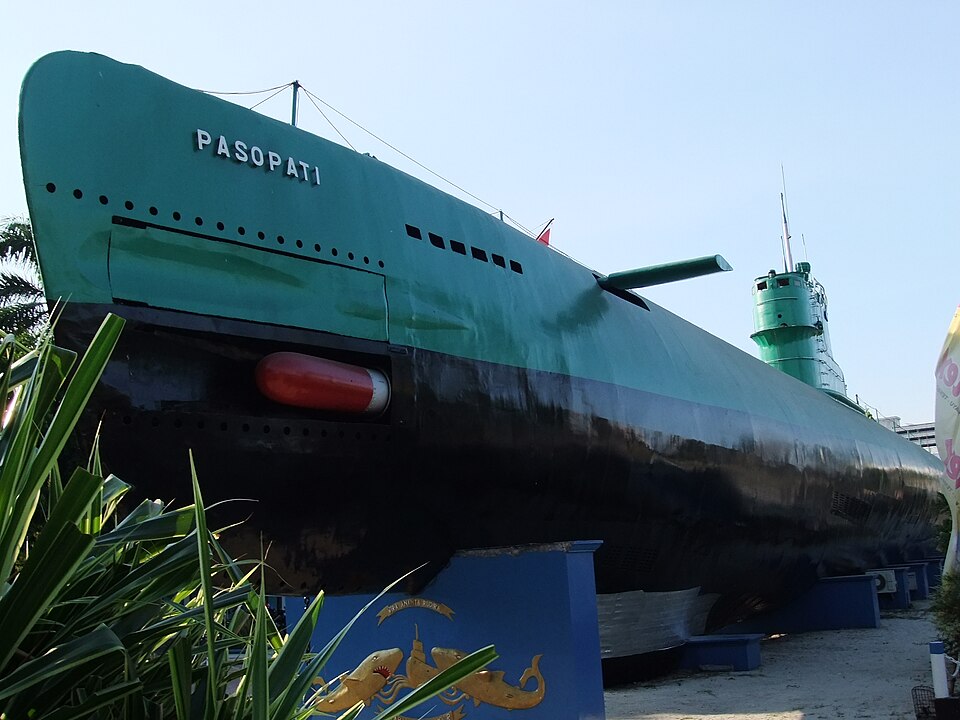 File:Submarine Monument Surabaya 3.JPG