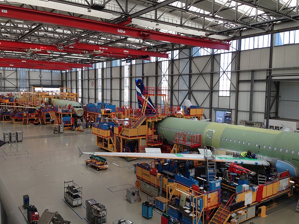 File:A321 final assembly (9351765668).jpg