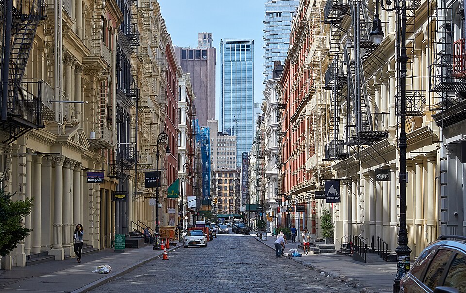 File:Burton 69-Greene-Street-NY 2021-06-25 10-31 G90T8429.jpg