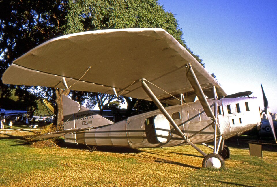 File:Latecoere 25 LV-EAB Aeroparque 12.04.75 edited-2.jpg