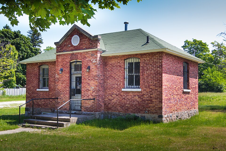 File:Leelanau County Jail.jpg