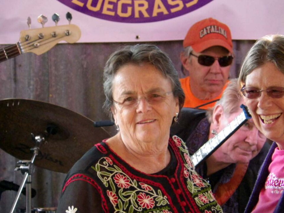 File:Lisa Law & unidentified woman.jpg