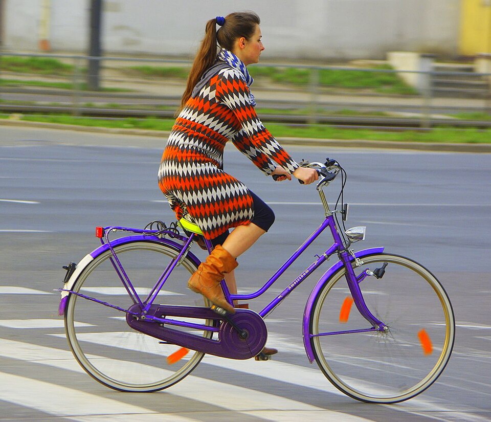File:LodzCycleChic.JPG