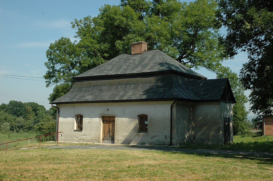 File:Manor House, servants quarters.jpg