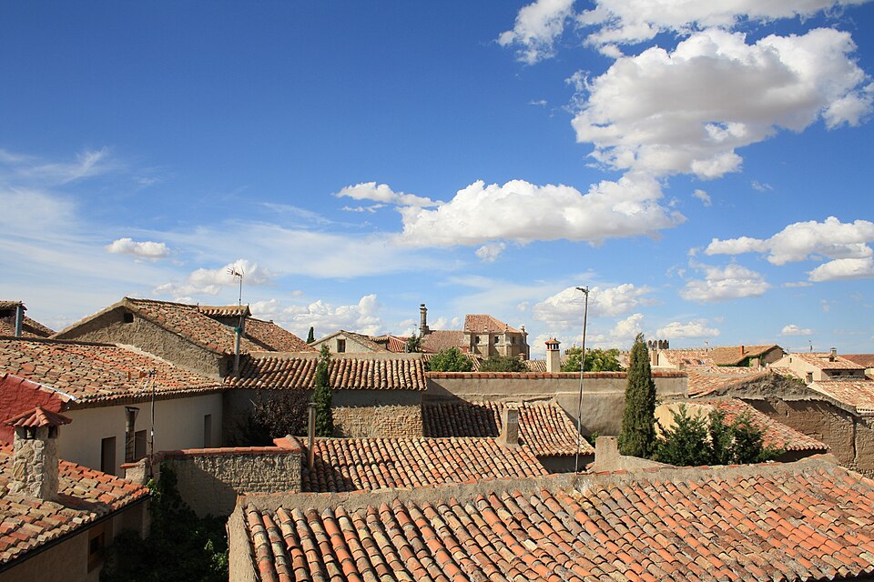 File:Vista de Urueña.JPG