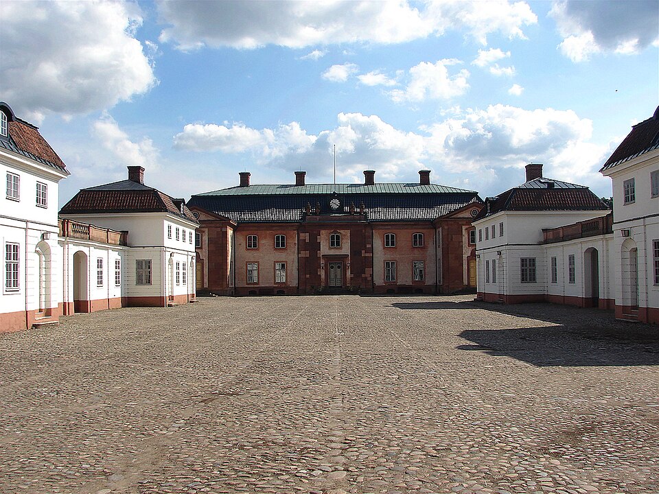 File:Øveds Kloster gården.JPG