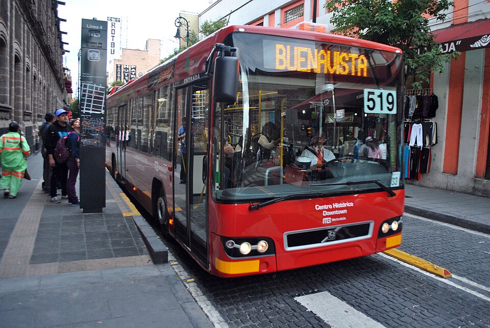 File:Metrobús Línea 4 Centro Histórico.jpg