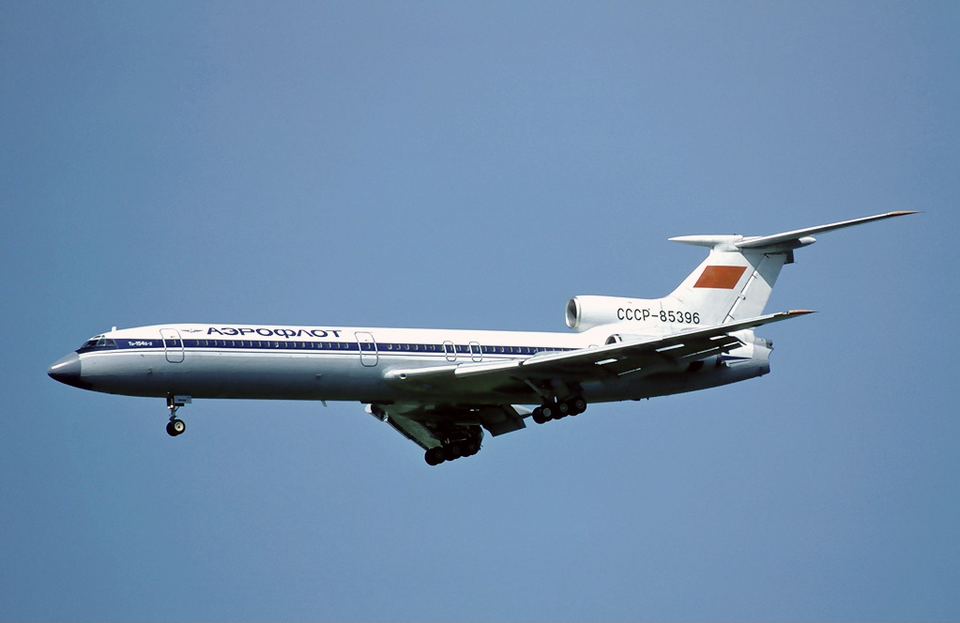 File:Aeroflot Tu-154B-2 CCCP-85396 ZRH 1982-6-20.png
