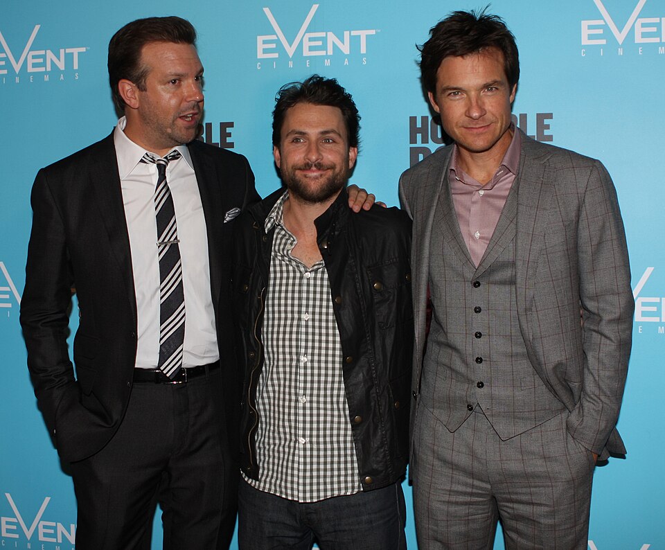 File:JasonSudeikisCharlieDayJasonBatemanAug2011.jpg
