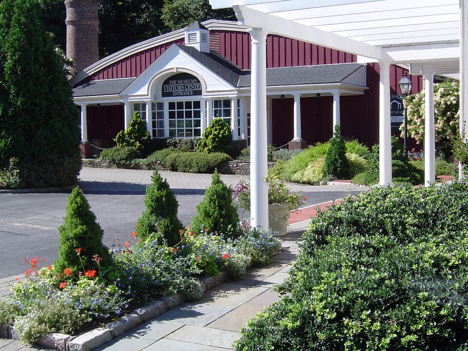File:LIM's Visitor Center.jpg