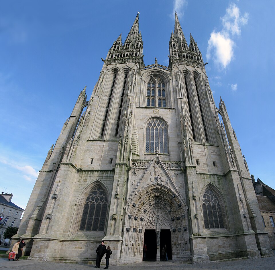File:Quimper Cathedral.jpg