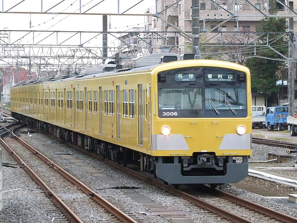 File:Seibu-Kuha3006-6cars.jpg