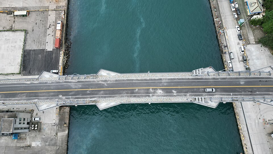 File:Su'Ao's Nanfangao Bridge.jpg