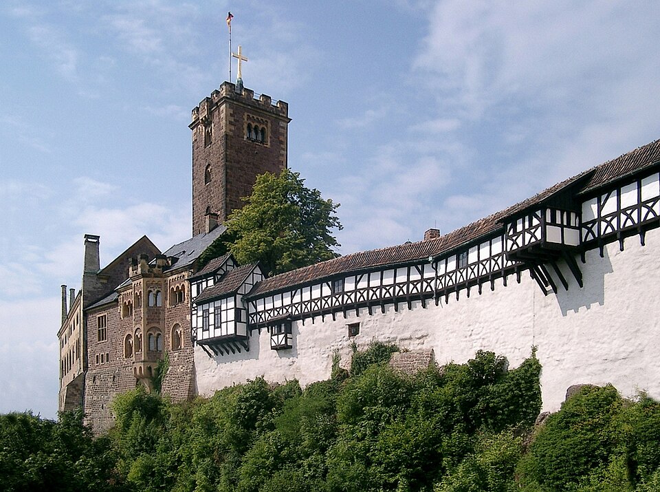 File:Wartburg von Brücke.jpg