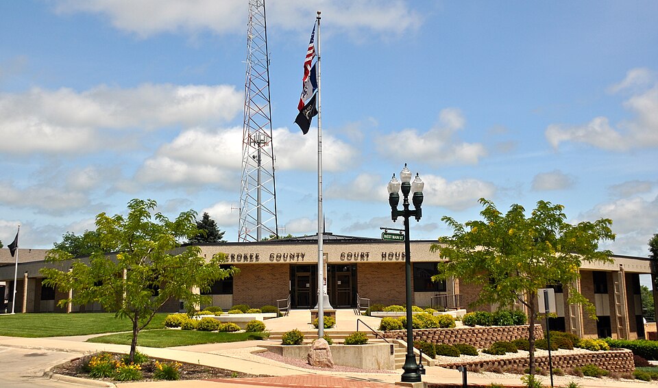File:Cherokee County Courthouse (Iowa).JPG