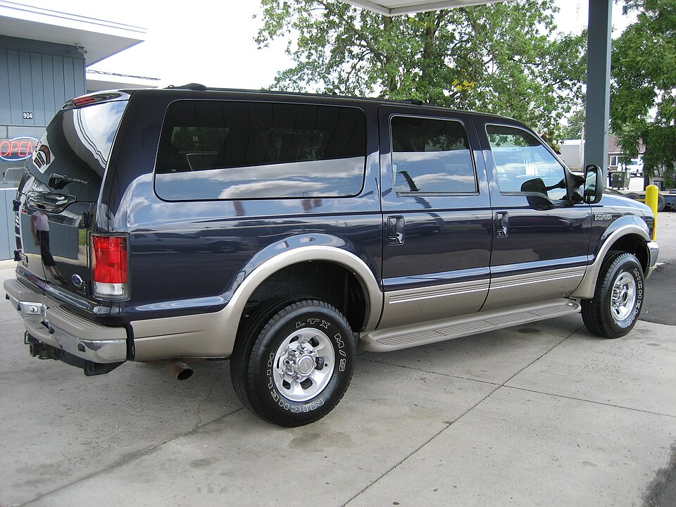 File:Ford Excursion 2001.jpg