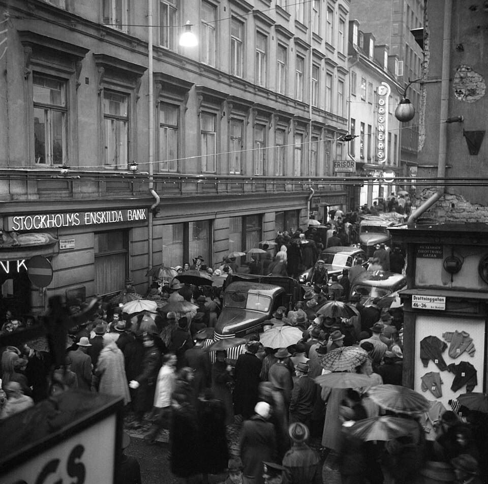 File:Klarabergsgatan vid Drottninggatan 1952.jpg
