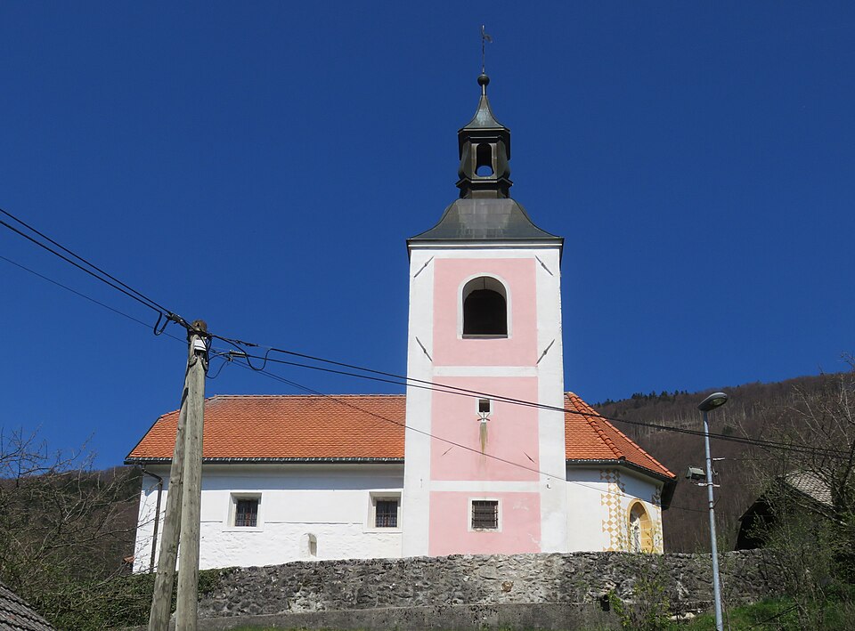 File:Kostanj Kamnik Slovenia - church 2.jpg