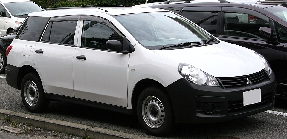 File:Mitsubishi Lancer Cargo Y12.jpg