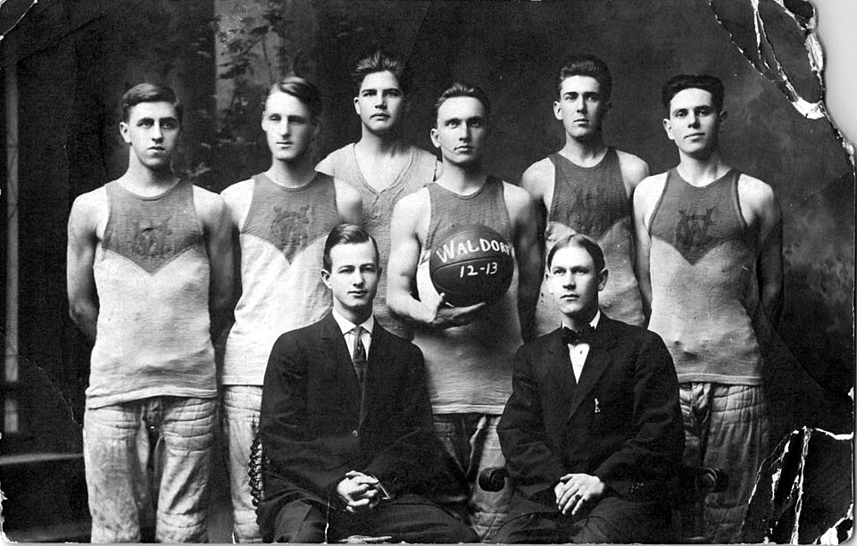 File:Waldorf college basketball team 1912-13.jpg