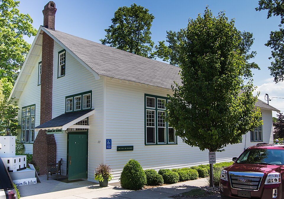 File:Walter T. Best Women's Club House.jpg