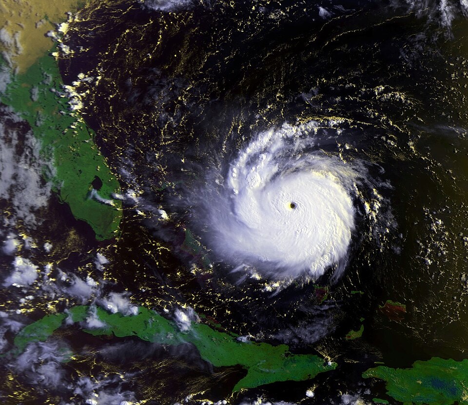 File:Andrew 1992-08-23 1231Z.jpg